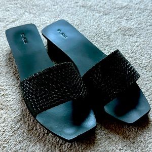 St. Agni woven sandals size 37